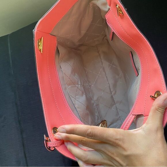 Michael Kors Jet Set Large Saffiano Leather Shoulder Bag Pink - Picture 8 of 11